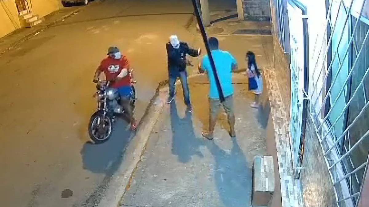Disparan a hombre frente a su hija de 5 años para asaltarlos