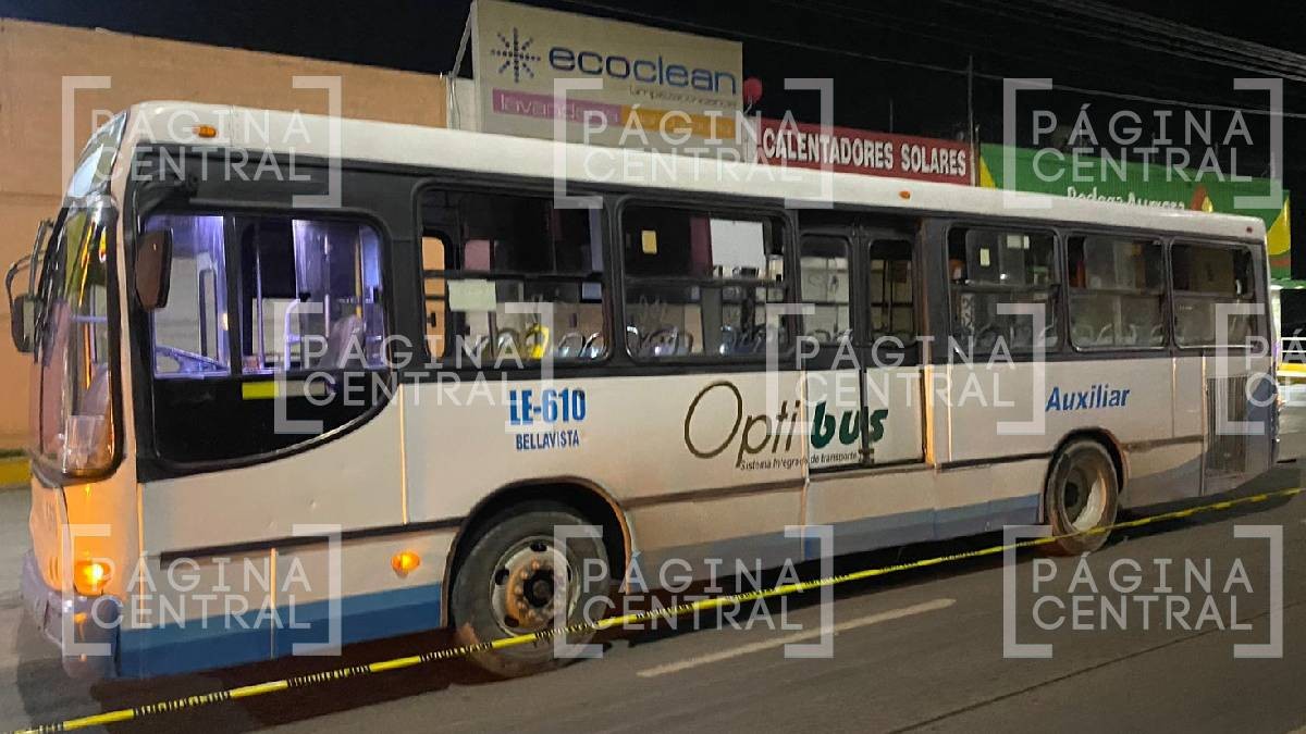 Muere niño atropellado por camión cuando iba en bici con su papá; vecinos rinden homenaje