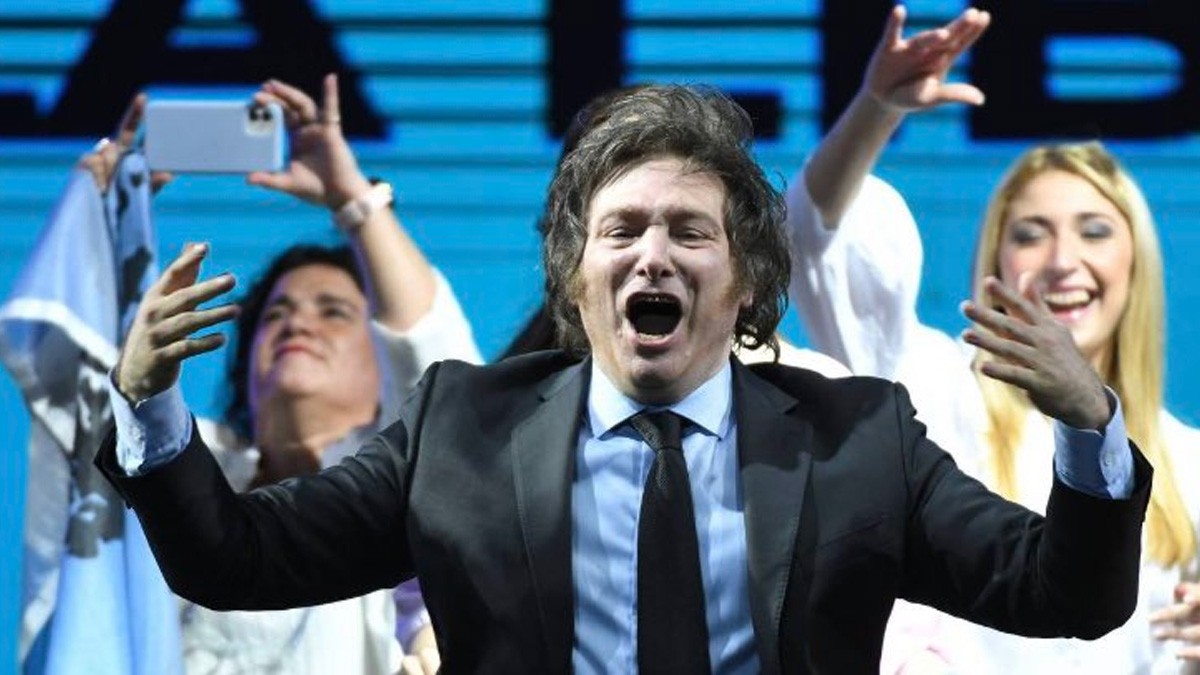 El candidato de ultraderecha, Javier Milei, gana mayoría de votos en las primarias de Argentina