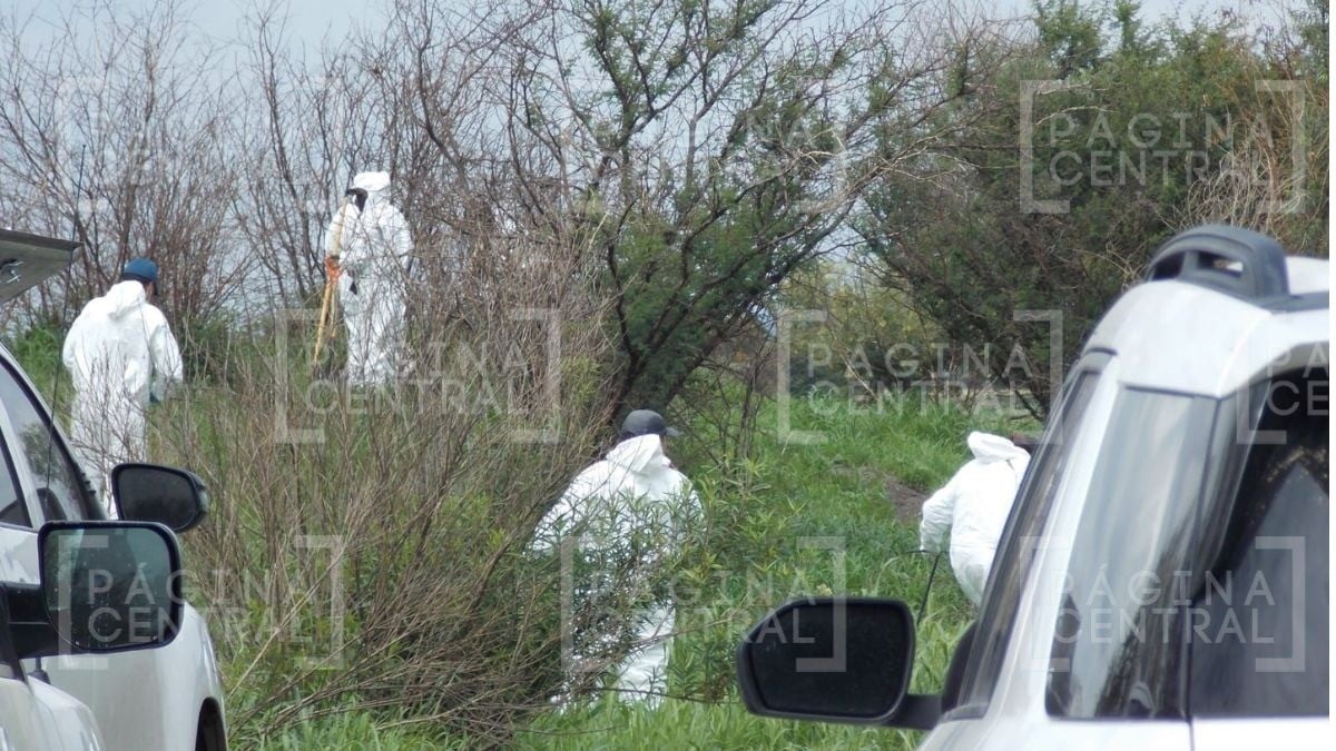 Encuentran restos humanos en Los Ramírez; se asomaba pierna en fosa