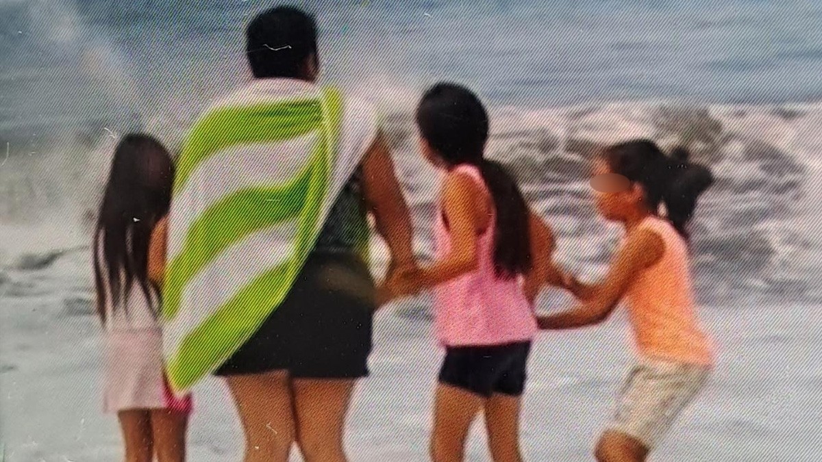 Papá lleva a sus niñas a conocer el mar y 3 mueren al ser arrastradas por ola