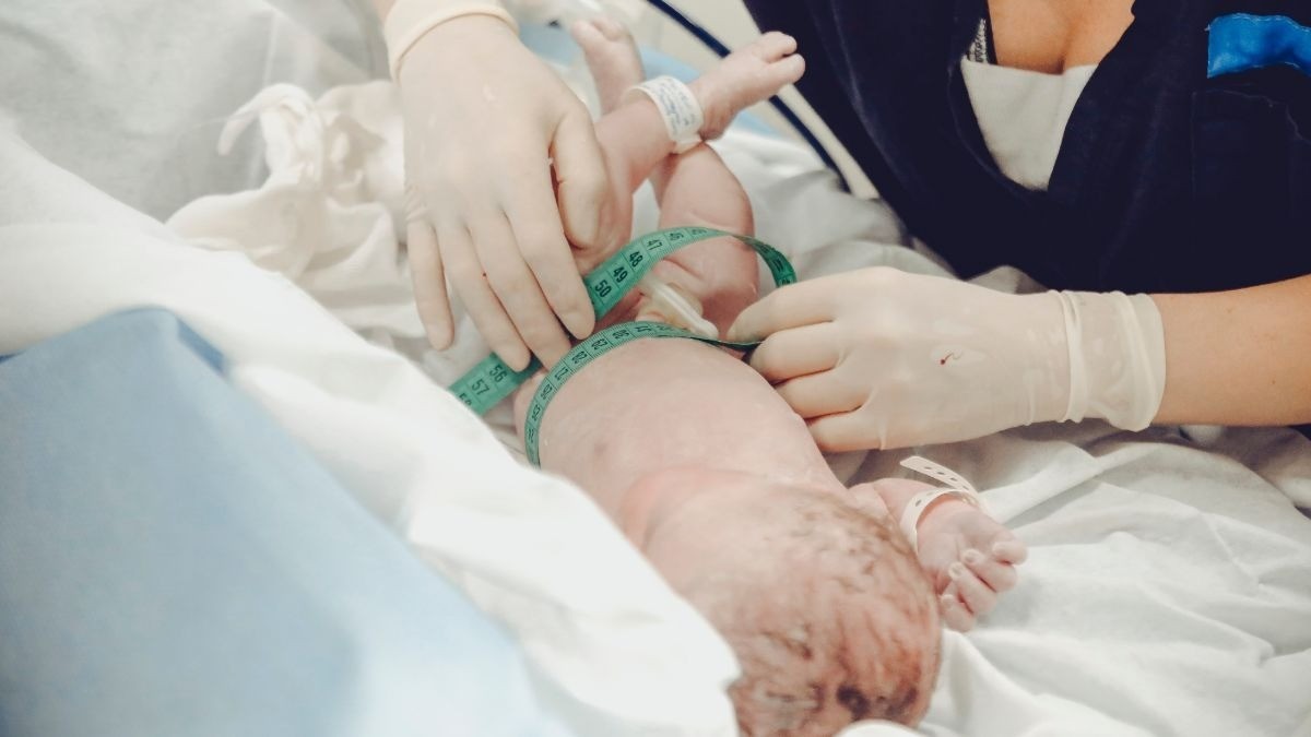 ¡De sangre fría! Enfermera inyecta aire a 7 bebés y los mata