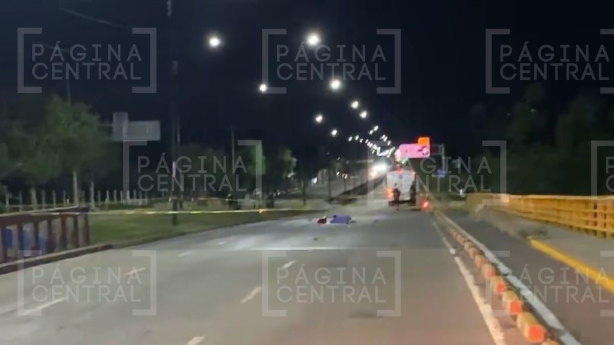 ¡Fue una piedra! Cae familia de moto en Timoteo; se salvan papá y bebé, pero muere la mamá