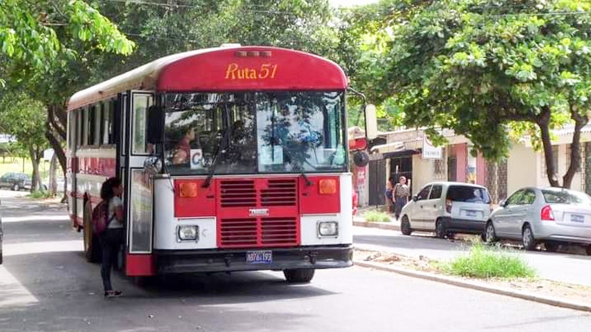 Mujer fallece a bordo de un camión del transporte público