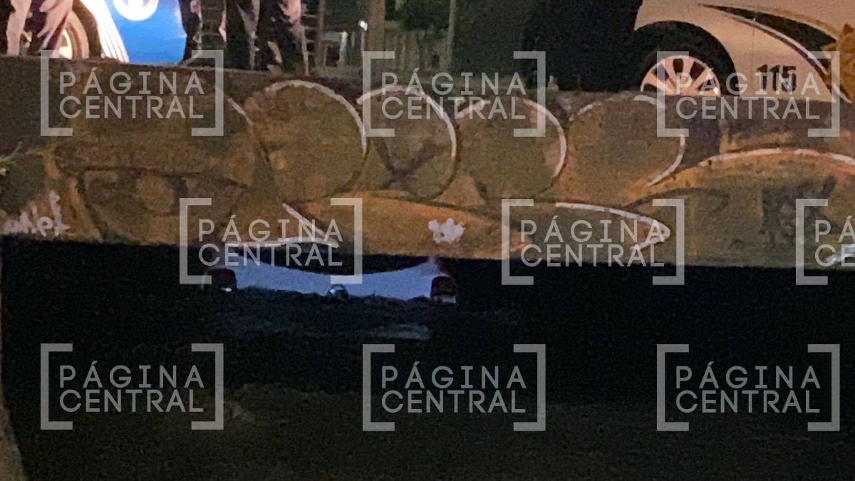 Conductor cae a río en León y es arrastrado por la corriente