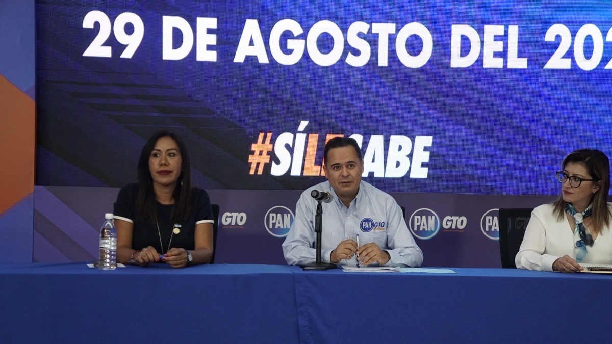 PAN gastará $500 mil en 'guerra' de espectaculares contra Morena