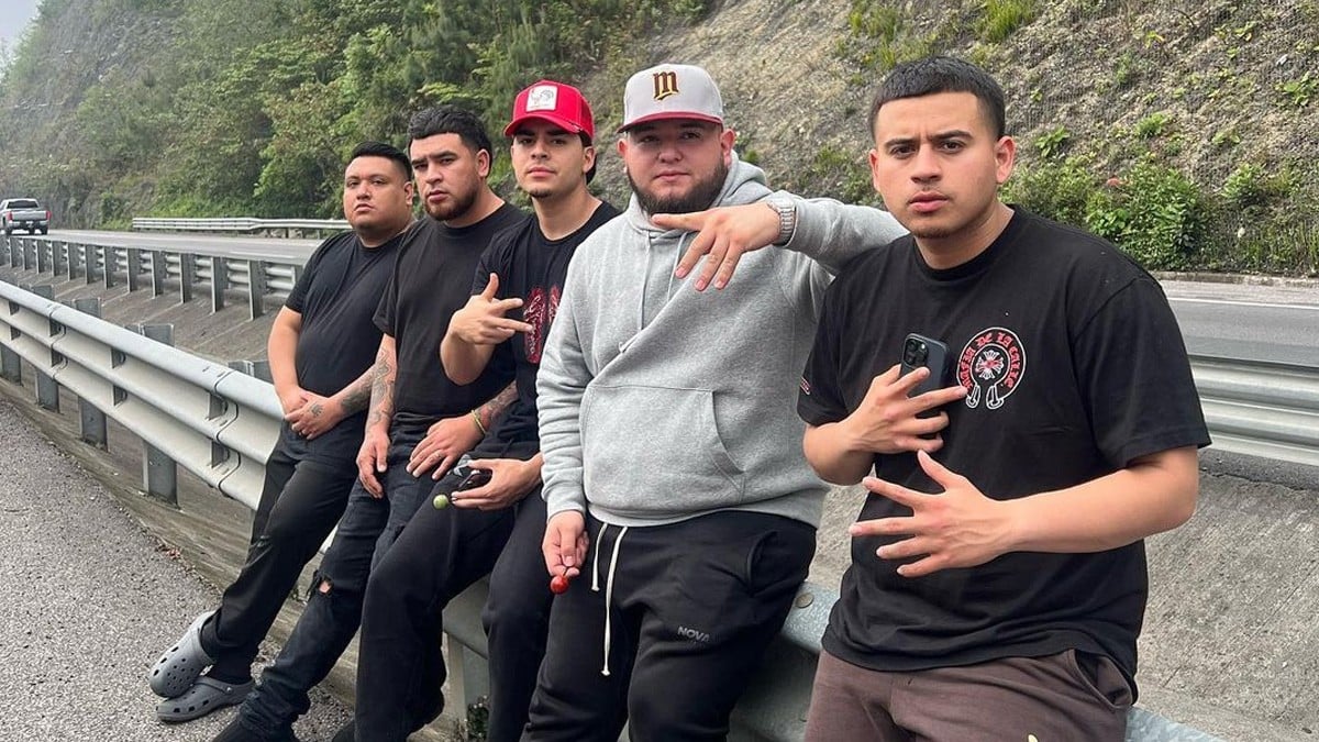 Intentan asaltar a punta de pistola al grupo Fuerza Regida; hay un muerto