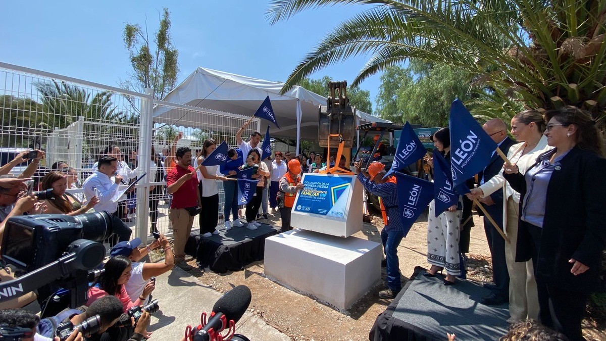 ¡Listo, ya está la primera piedra de la guardería nocturna DIF!