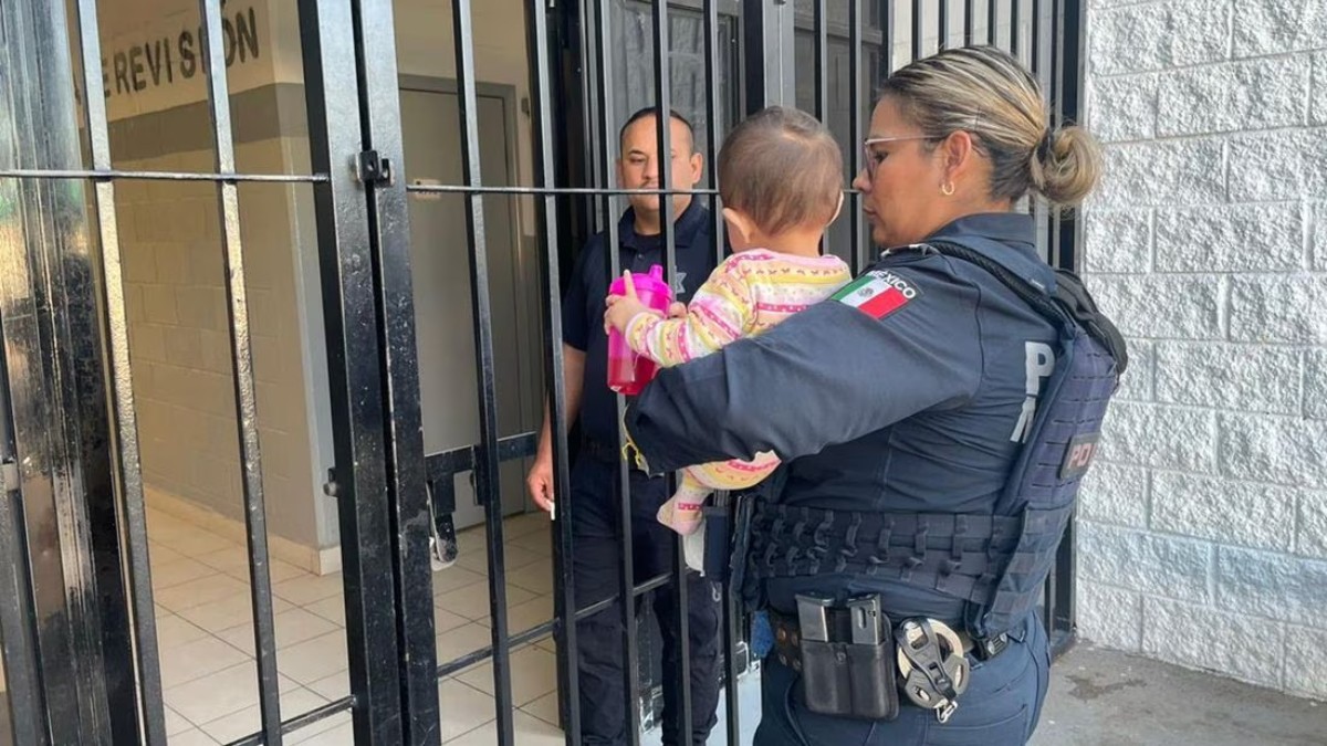 Localizan abandonada en la calle a bebé desaparecida tras el homicidio de sus papás