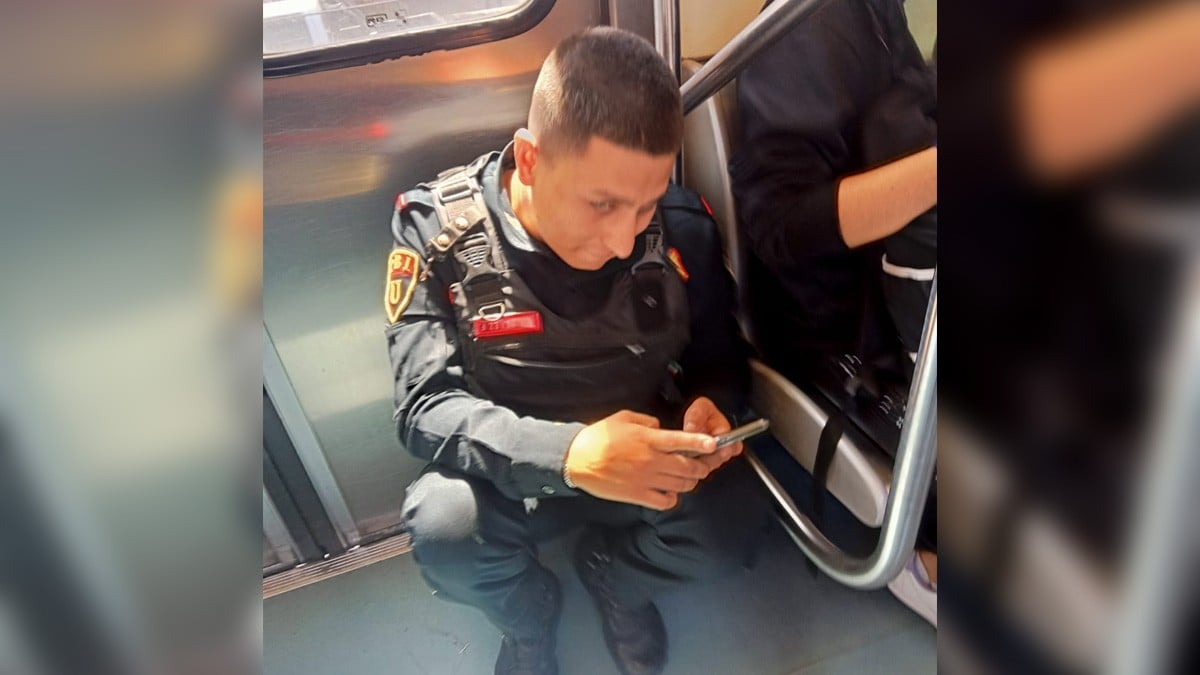 Vendedoras ambulantes agreden y acusan a policía de acoso para evitar ser arrestadas