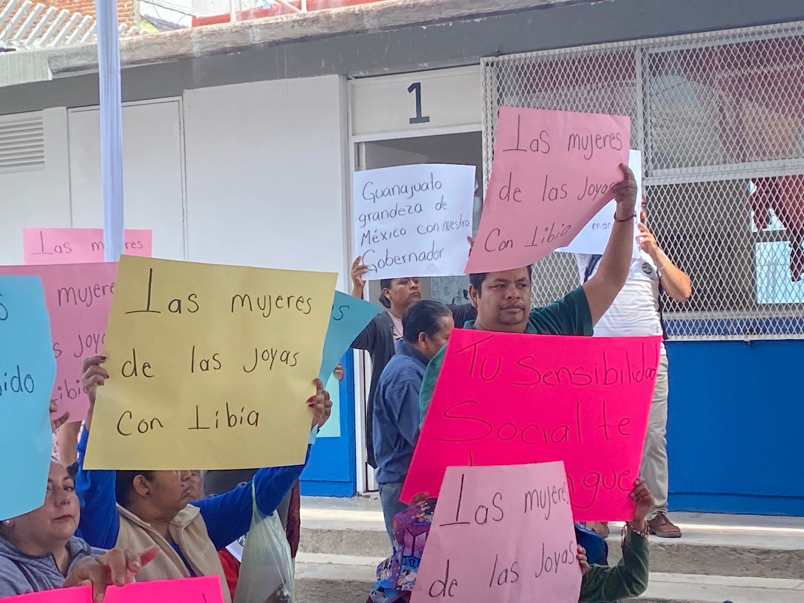 ‘Te apoyamos gobernadora’, gritan ‘acarreadas’ a Libia Denisse y aún ni es candidata