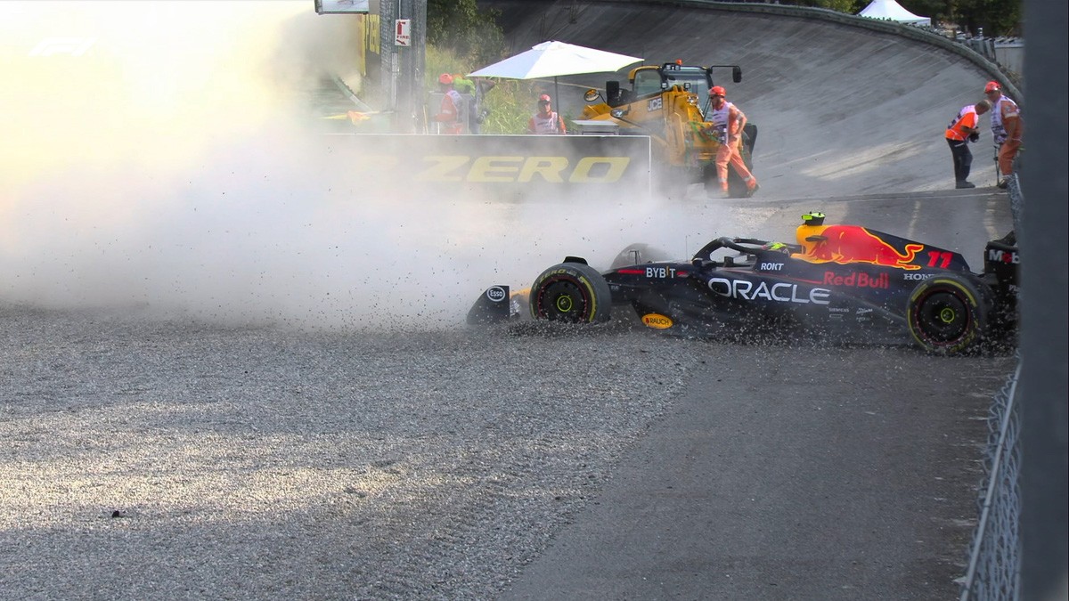 Checo Pérez choca en las pruebas del Gran Premio de Italia; pero termina tercero