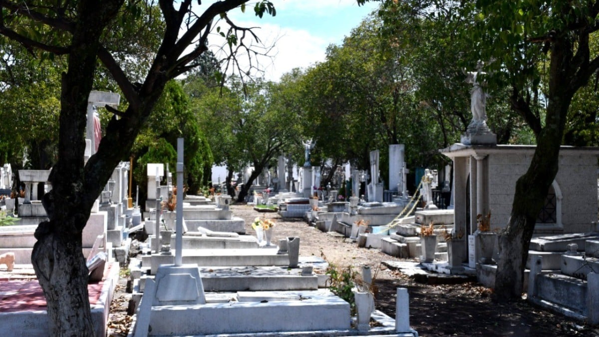 Planean colocar cámaras de seguridad en panteones de León