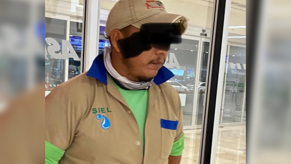 Adolescente autista va al baño en aeropuerto e intendente abusa de él