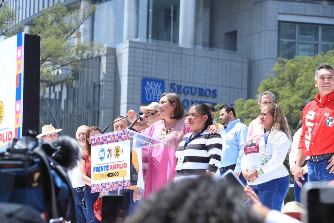 La esperanza ya cambió de manos, señala Xóchitl Gálvez desde el Ángel de la Independencia
