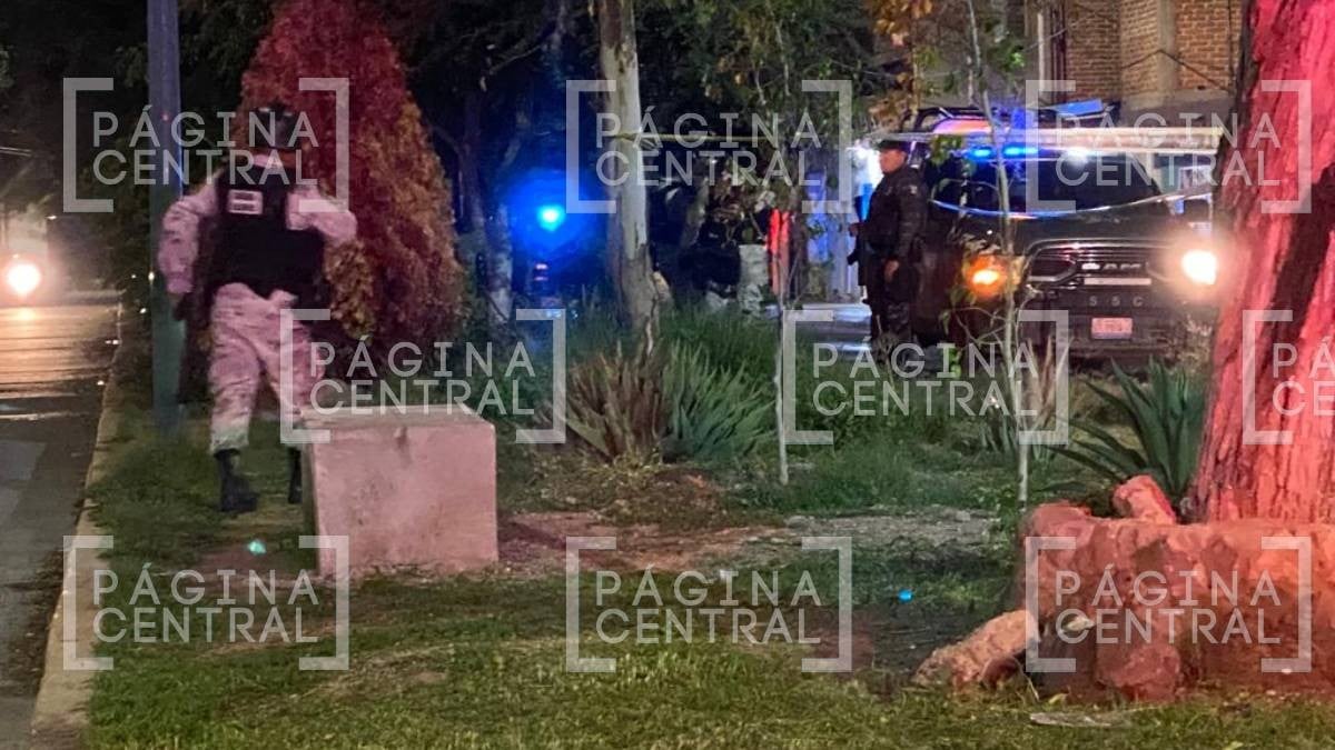Balean a 2 hombres en taller de hojalatería y mueren en el hospital