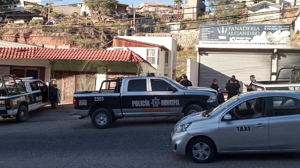 Hombre agredía a su pareja con un cuchillo; hija intenta defenderla y fallece apuñalada