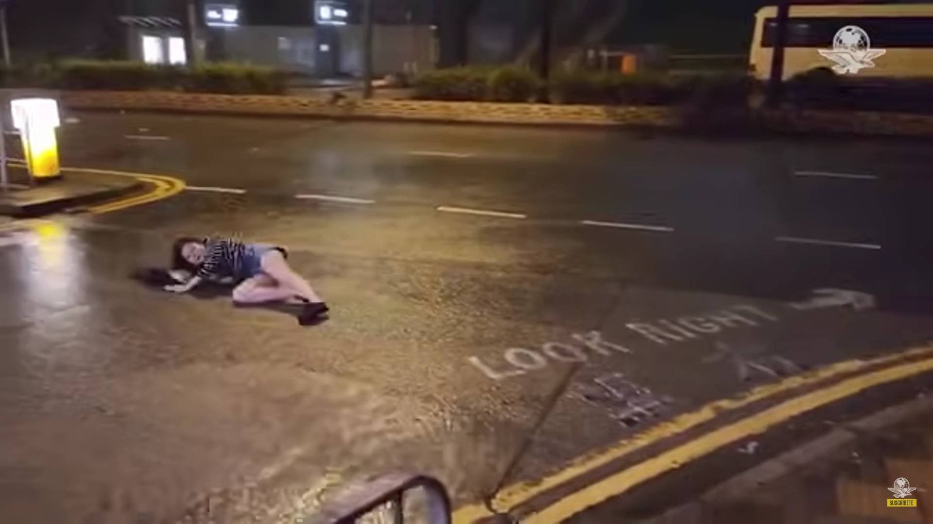 Capta cámara cuando fuertes vientos se lleva arrastrando a una mujer