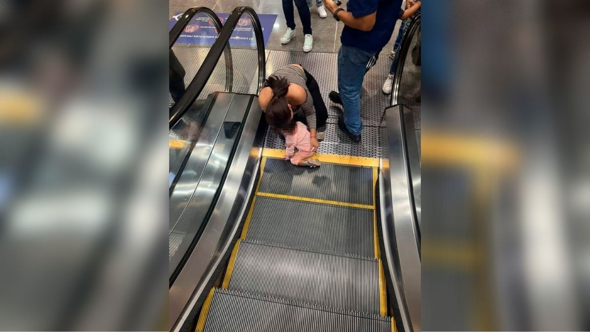 VIDEO Se le atoran dedos a niña de dos años en escalera eléctrica; tardan en atender emergencia