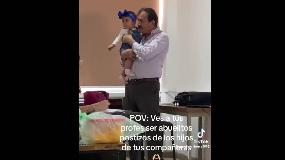 VIDEO. Alumna va a clases con su bebé y el profe le ayuda a cargarla durante la clase