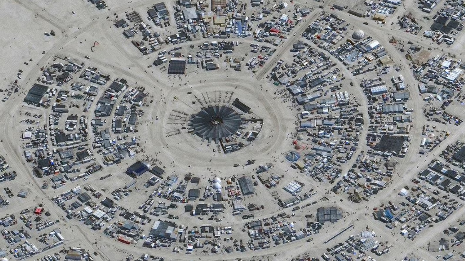 Mexicano se queda varado en Burning Man y así cuenta su experiencia