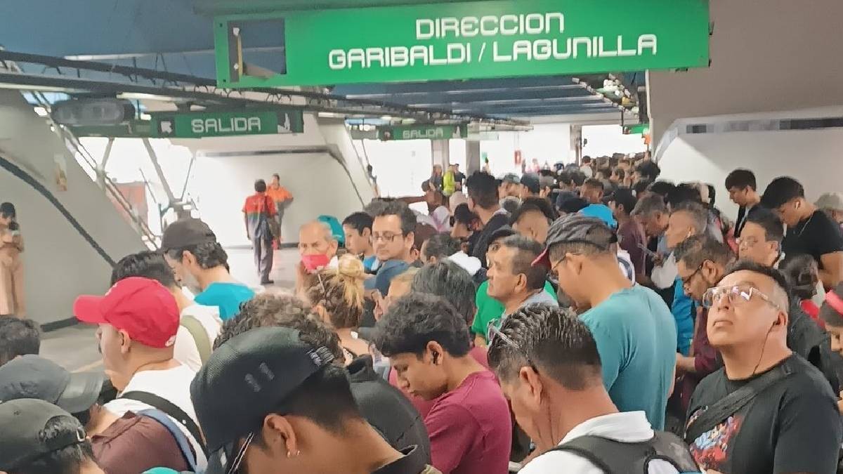 Mujer muere en la línea del transporte público frente a decenas de pasajeros