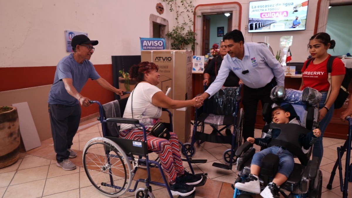 Entregan en Purísima equipos de movilidad a población con discapacidad