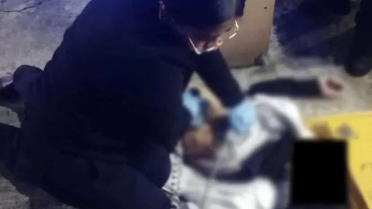 ¡Por unos pañales! Clientes pelean en Farmacia Guadalajara, interviene empleado, cae y muere