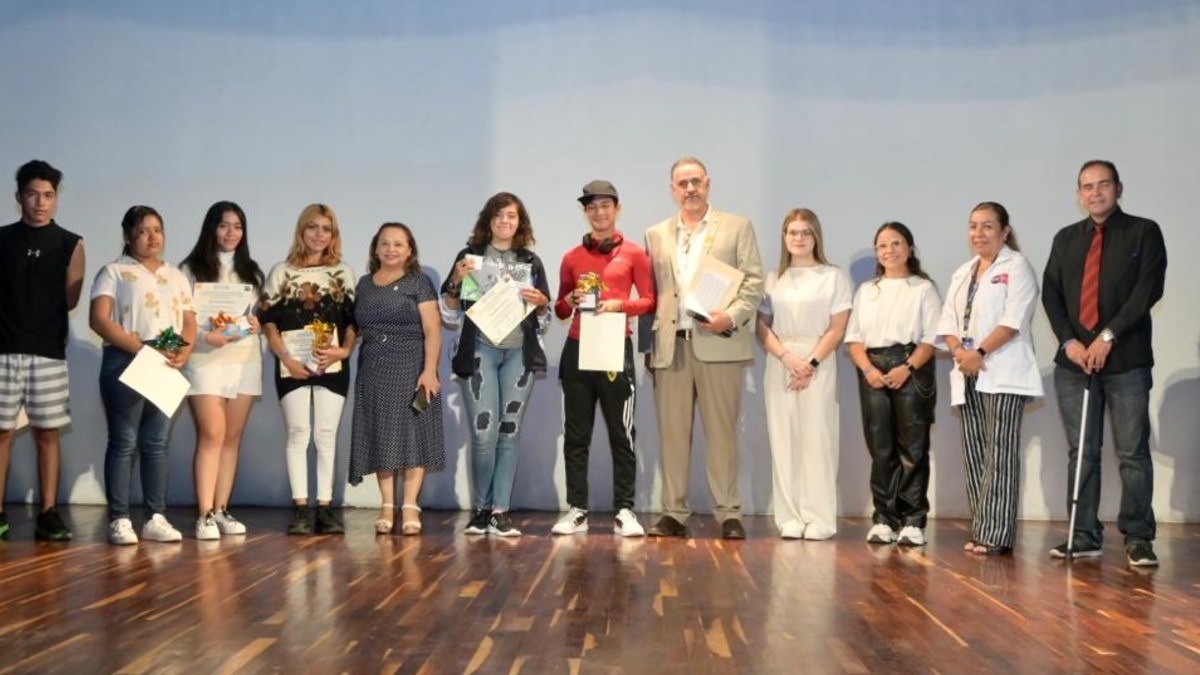 Estudiantes buscan crear conciencia sobre la prevención del suicidio con cortometraje