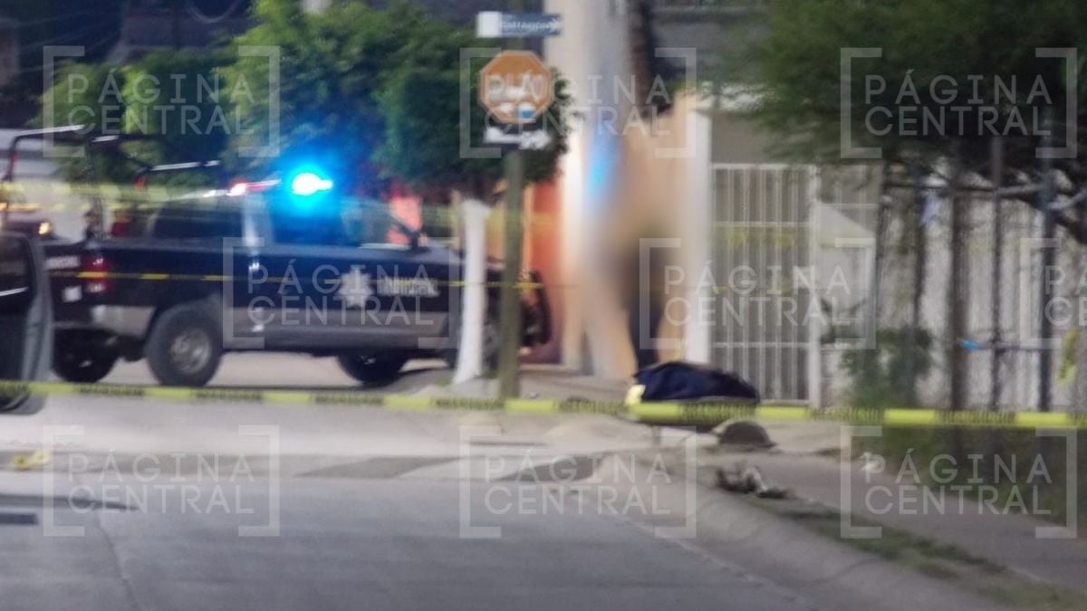 Encuentran descuartizado en carretilla con cemento; lo abandonan a un lado de minideportiva