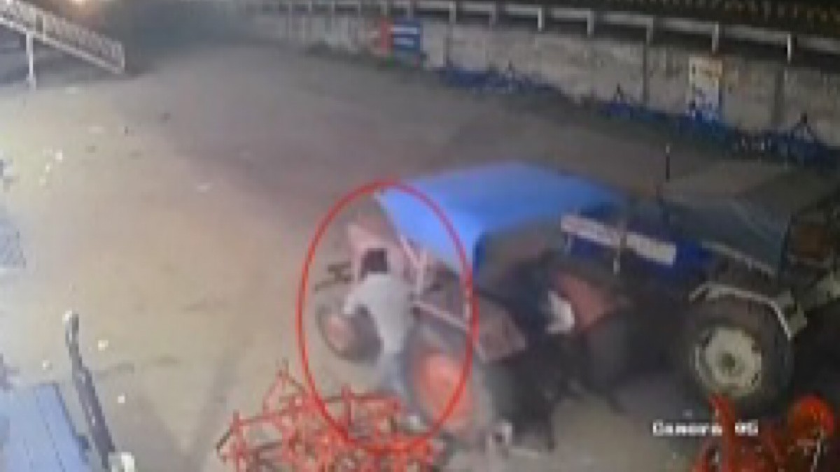 Cámara capta cuando ladrón roba tractor pero la misma máquina pasa por encima de él