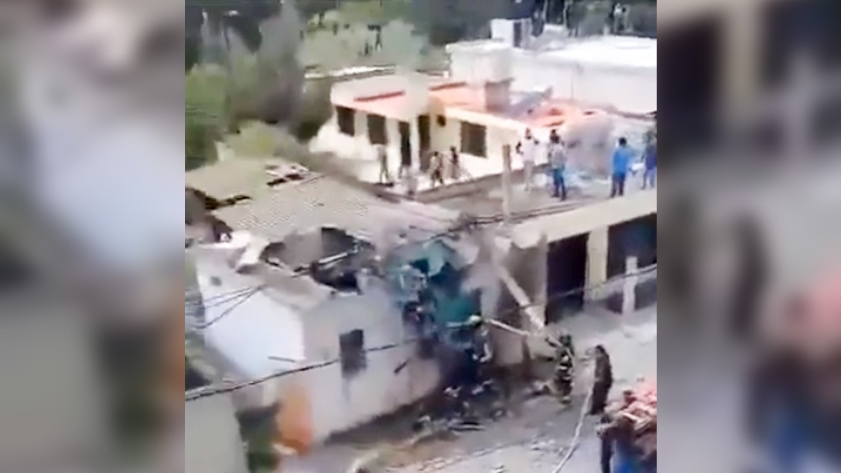 Avioneta se desploma sobre una casa; fallecen tres personas