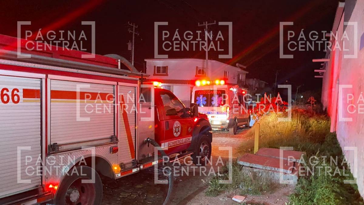 Incendio devora recicladora en carretera León – Lagos