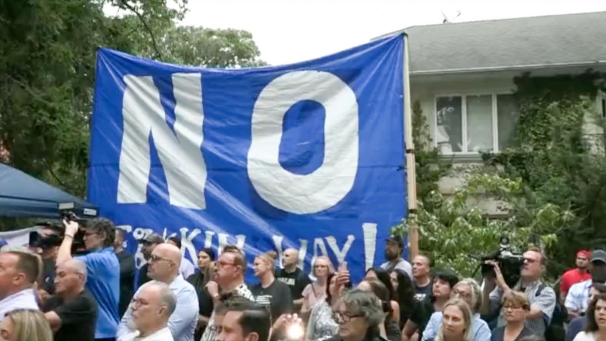 Aumentan protestas contra migrantes en Nueva York tras discurso xenófobo de alcalde