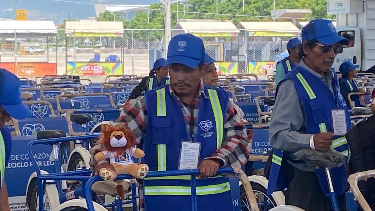 ¡Recolectores de PET ya tienen triciclos para ‘aliviar’ su carga!