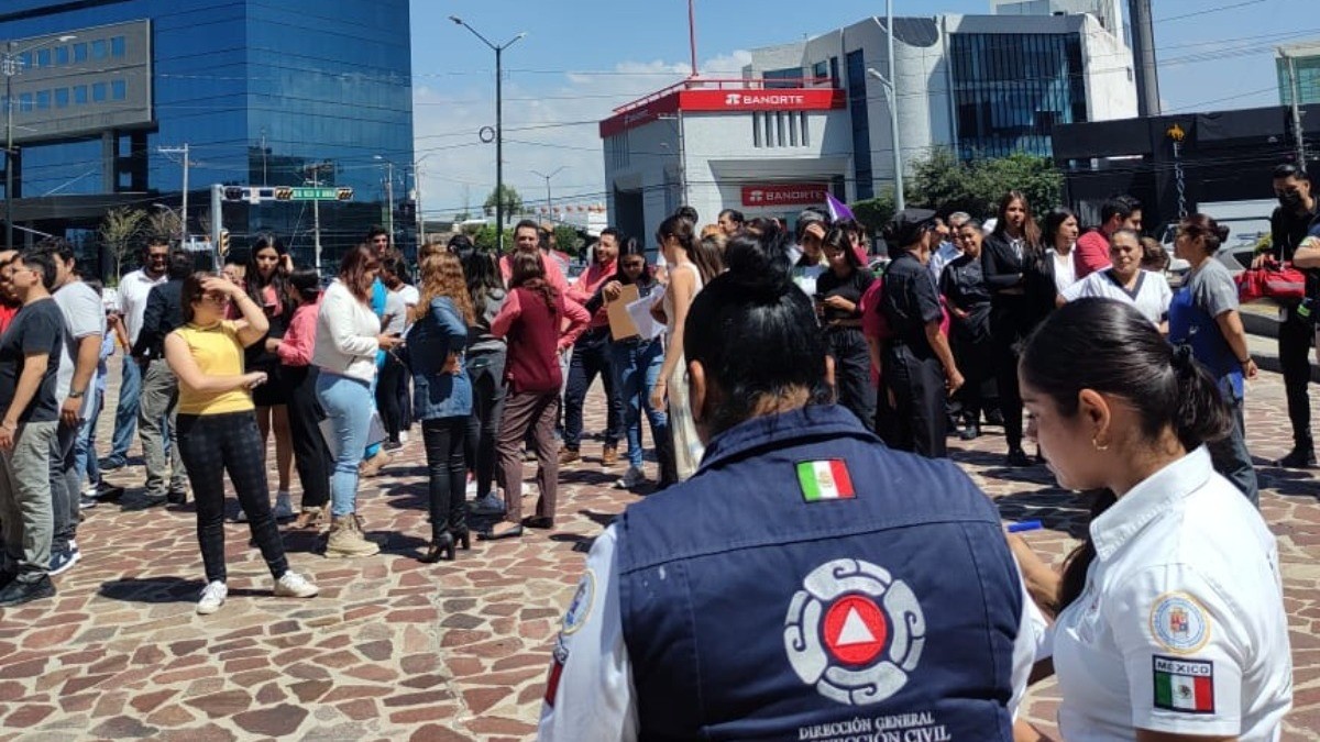 Participan 100 trabajadores de Plaza Stadium en simulacro