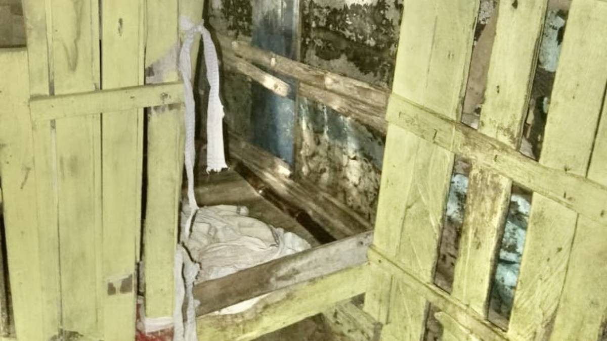 Familia tenía a pequeño discapacitado enjaulado y con hambre