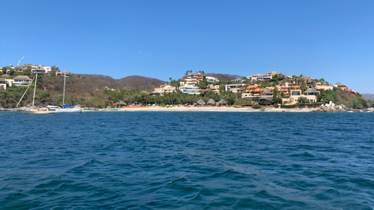 Cuerpo de mujer 'ahogada' es recuperado en Puerto Vallarta, ¡pero seguía con vida!