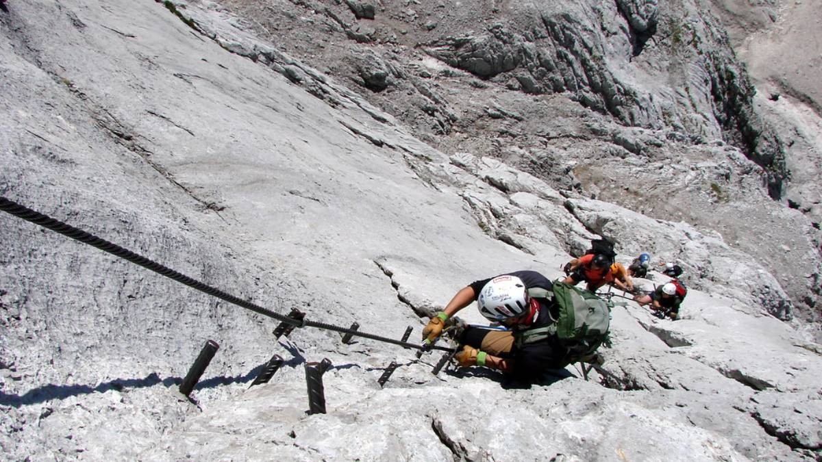 Muere turista al caer de 90 metros en la Escalera al cielo; se desploma en acantilado