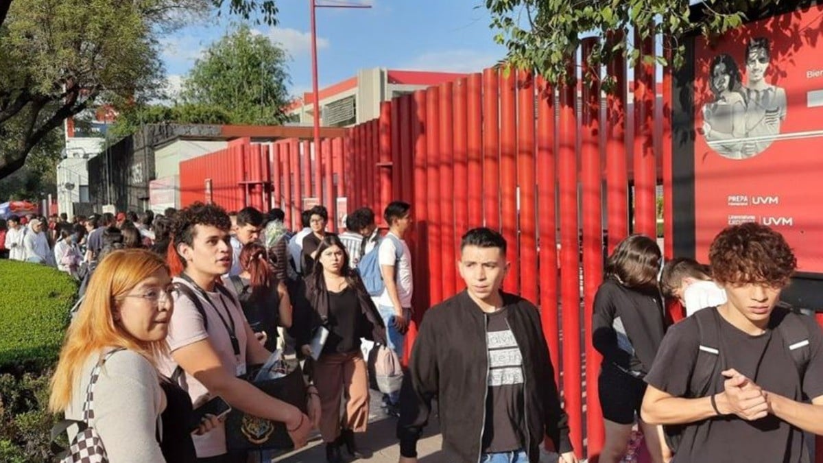 Se desata riña dentro de universidad y desalojan a presuntas personas armadas