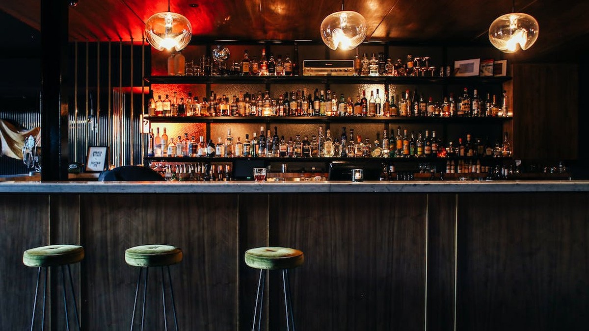 León no se sumará a la reducción de horarios en bares y antros; van contra simuladores