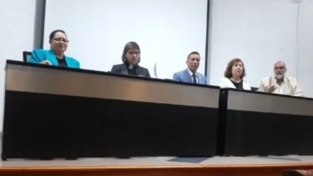 Rector saliente de la UG y nueva rectora firman pliego petitorio de Escuela de Diseño