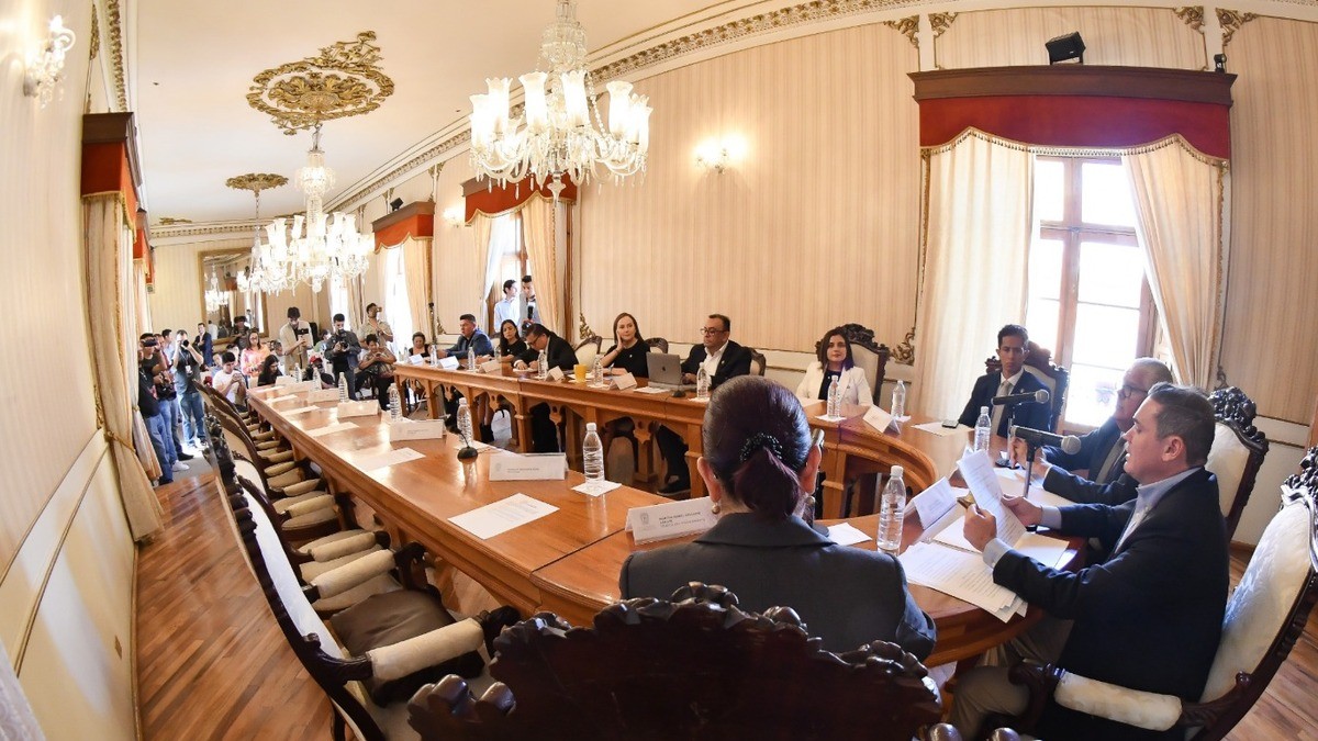 Con ausencia de la oposición, rinde Navarro segundo informe ante el Ayuntamiento