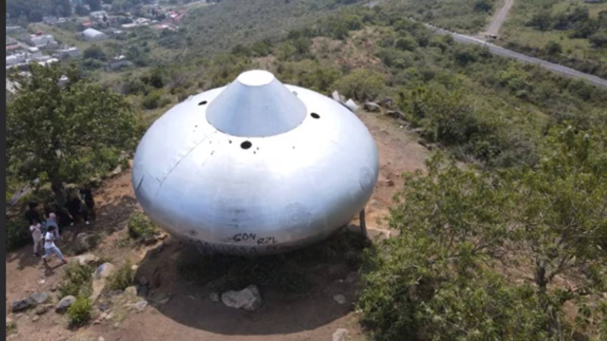 VIDEO En este pueblo de México todo funciona al revés; el agua en vez de caer sube
