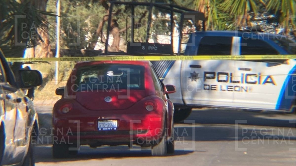Arranca su auto, se le emparejan motosicarios y lo matan a balazos en Haciendas de Echeveste