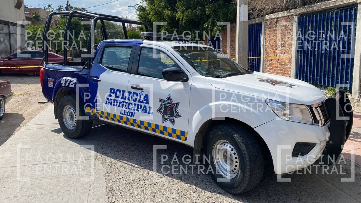 Entran a la fuerza a casa en colonia Las Trojes y balean a 2; muere uno