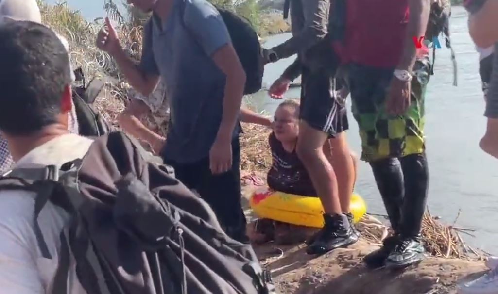 VIDEO Así, una mujer sin extremidades logró cruzar el Río Bravo con su hija y pasó a EU 