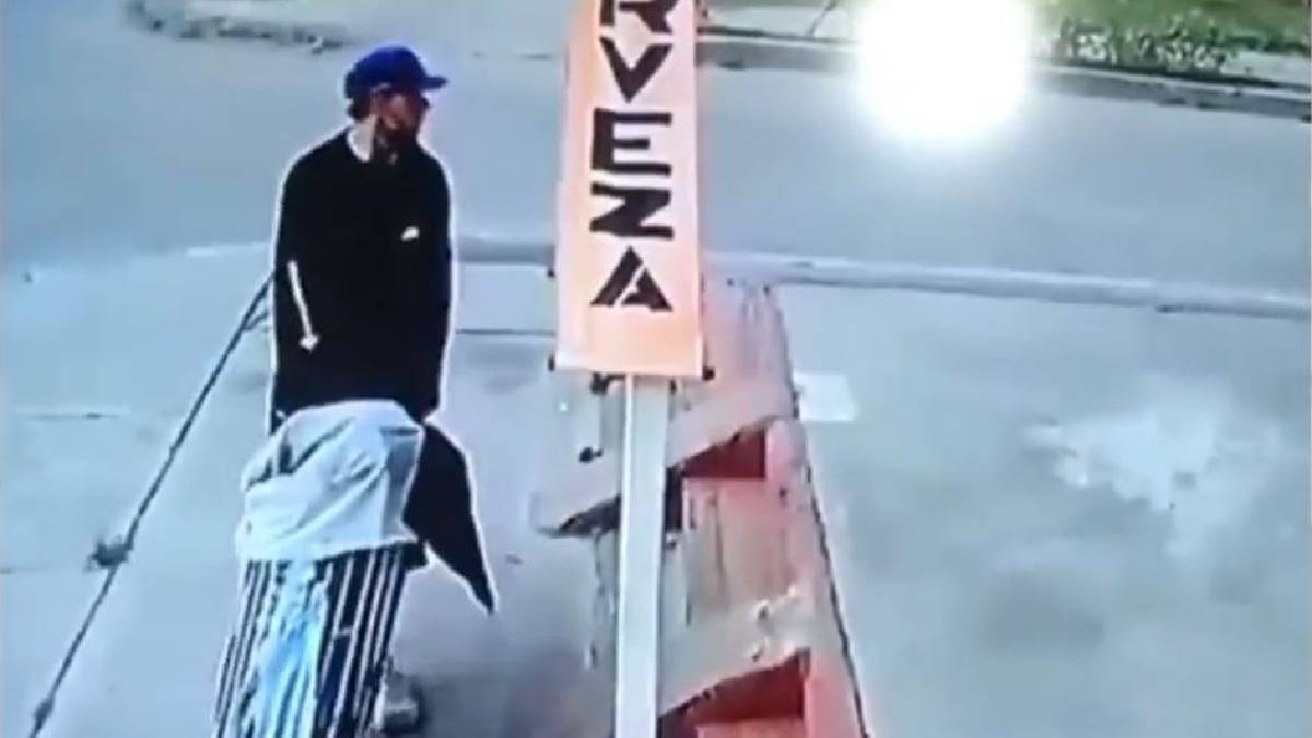 VIDEO: Mata a vecina por ladridos de sus perros y saca el cuerpo en carro de supermercado 