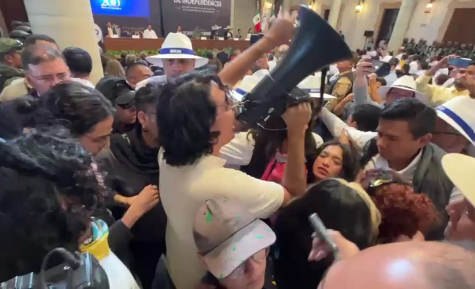 VIDEO. Se manifiestan estudiantes UG en aniversario de la toma de la Alhóndiga de Granaditas