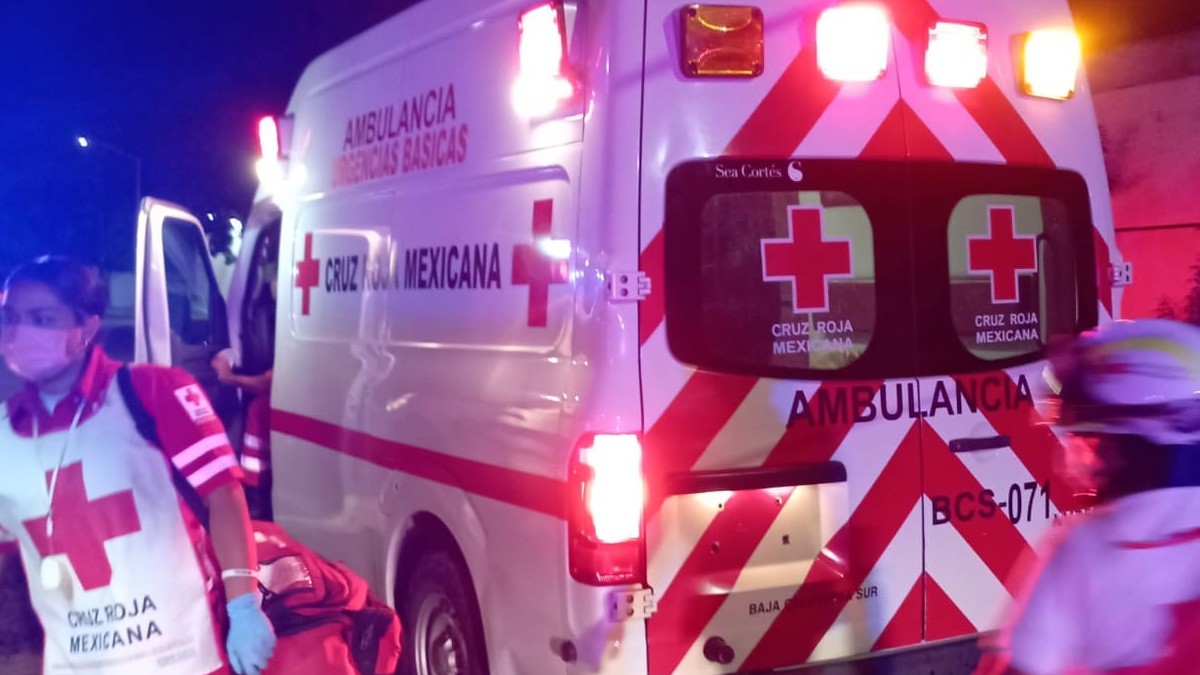 Bebé recién nacida es abandonada en caja de zapatos; madre se arrepiente e intenta recuperarla